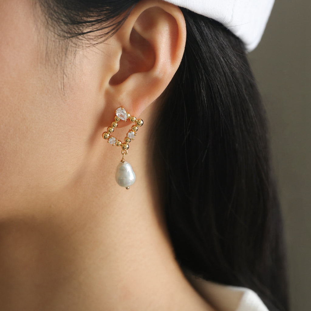 Vada Square Shape Earrings - Modingo Modingo
