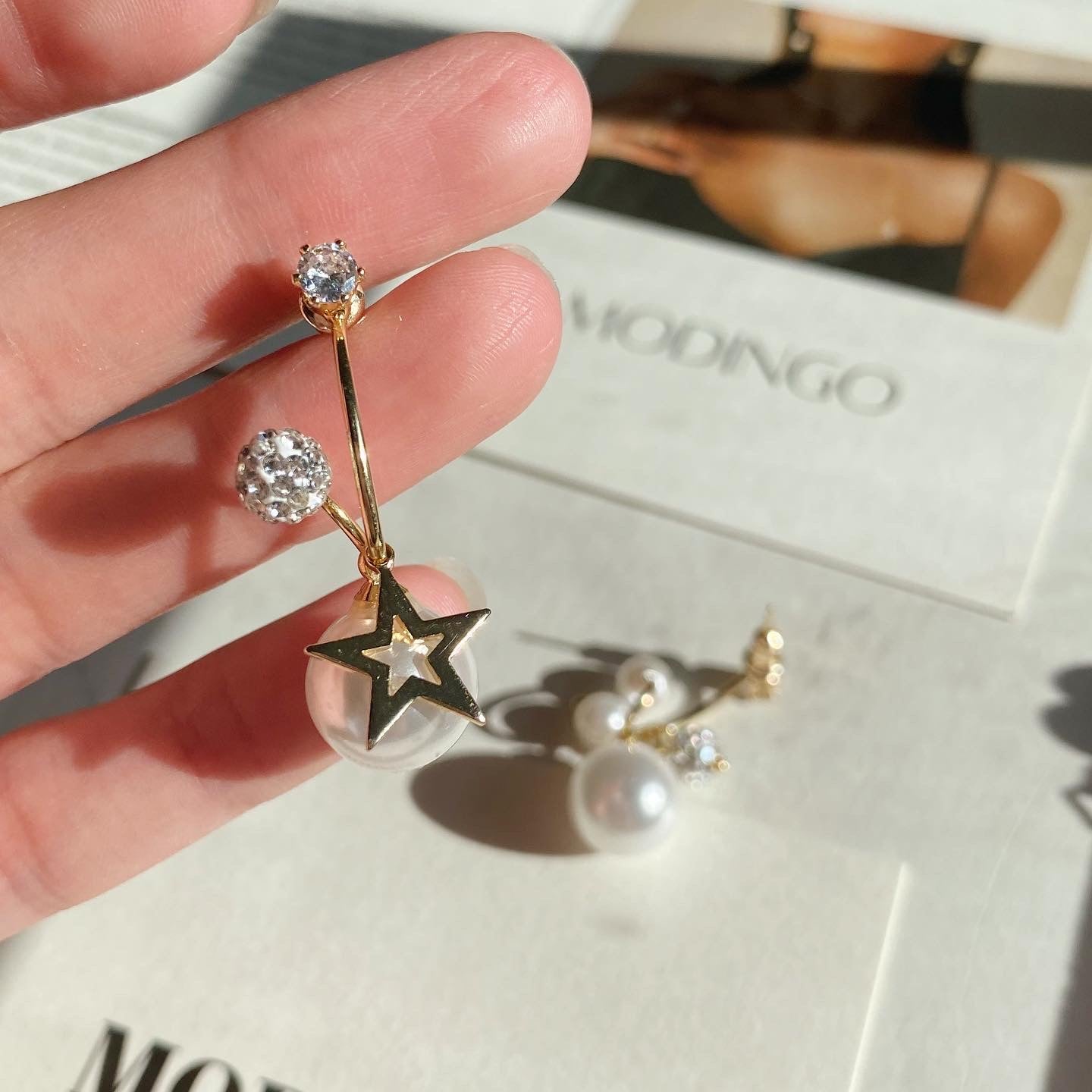 Nora Asymmetrical Zircon Pearl Earrings - Modingo Modingo