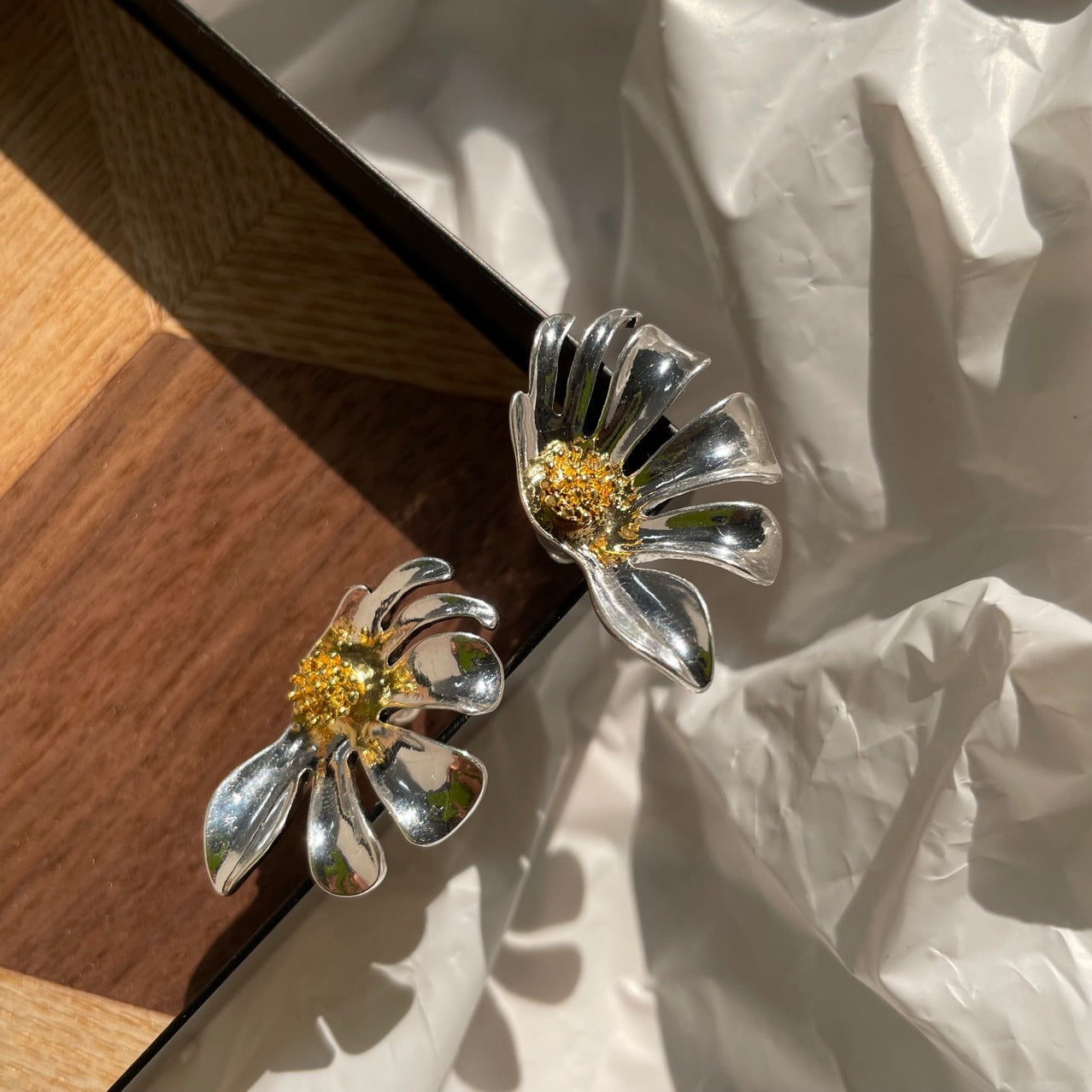Silver Daisy Earrings - Modingo Modingo