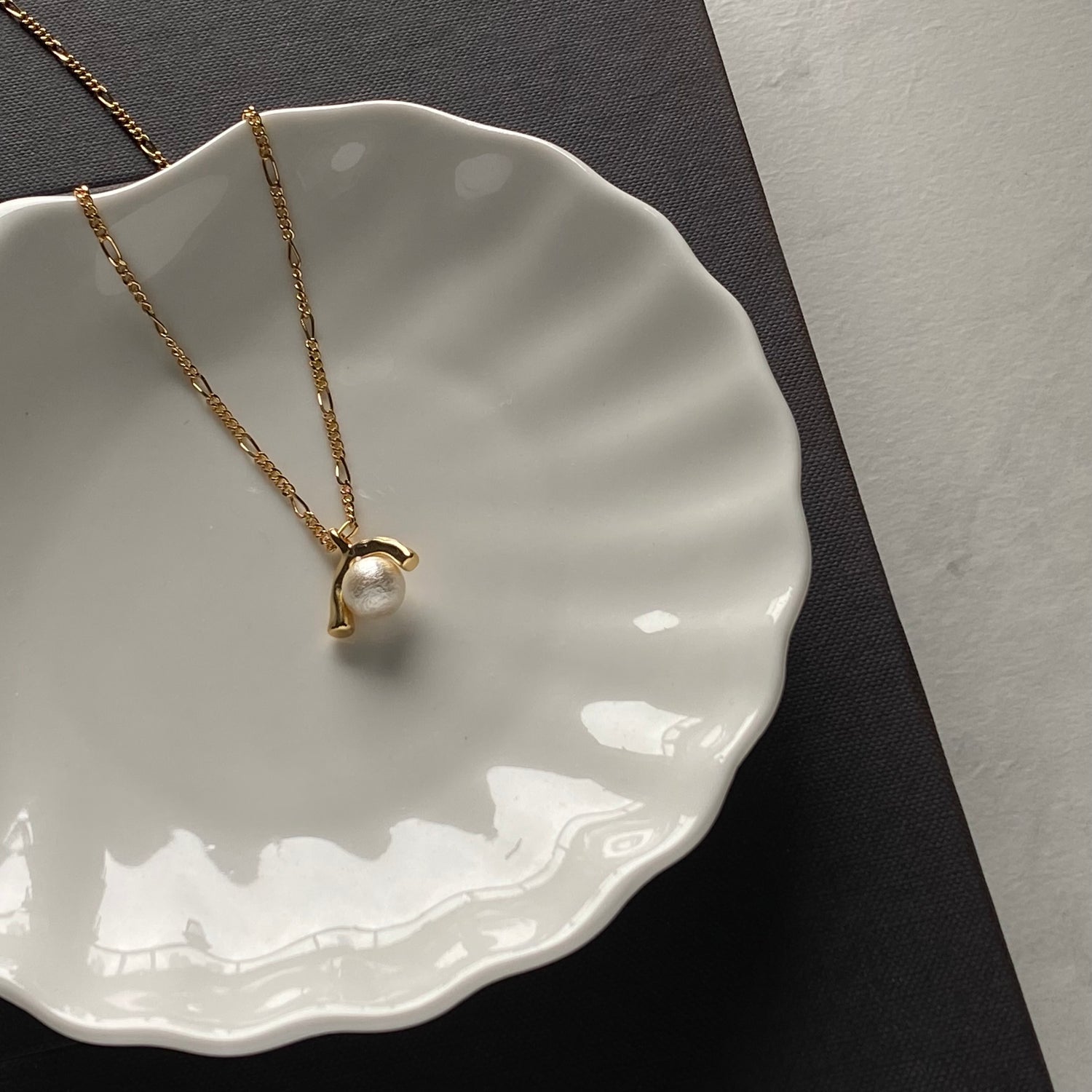 Cotton Pearl Pendant Necklace - Modingo Modingo